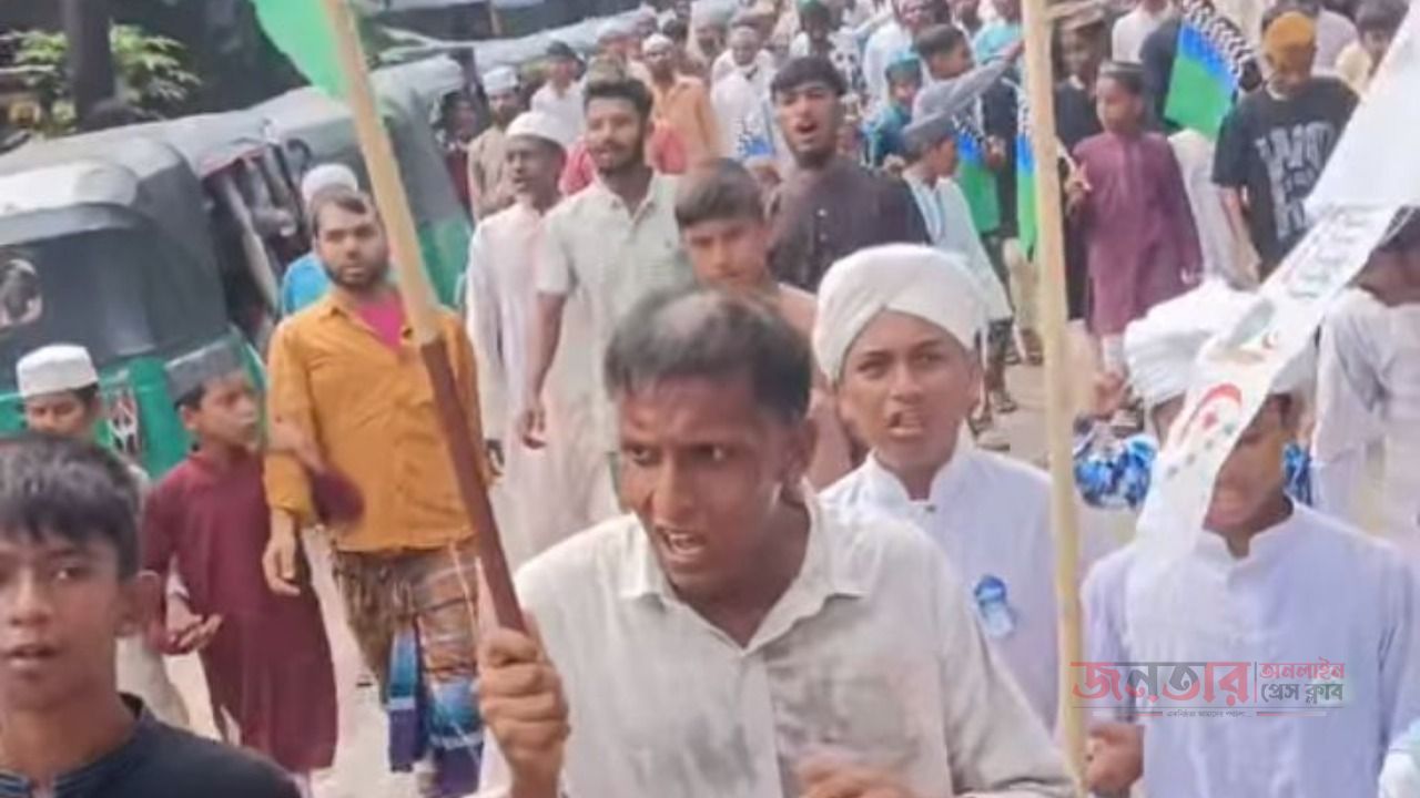 🌹 ঈদে মিলাদুন্নবী ﷺ মোবারক 🌹 আজ ১২ রবিউল আউয়াল। মহানবী হযরত মুহাম্মদ ﷺ-এর শুভ আগমনের স্মৃতিময় এই দিনে তাঁর প্রতি অগণিত দরুদ ও সালাম।