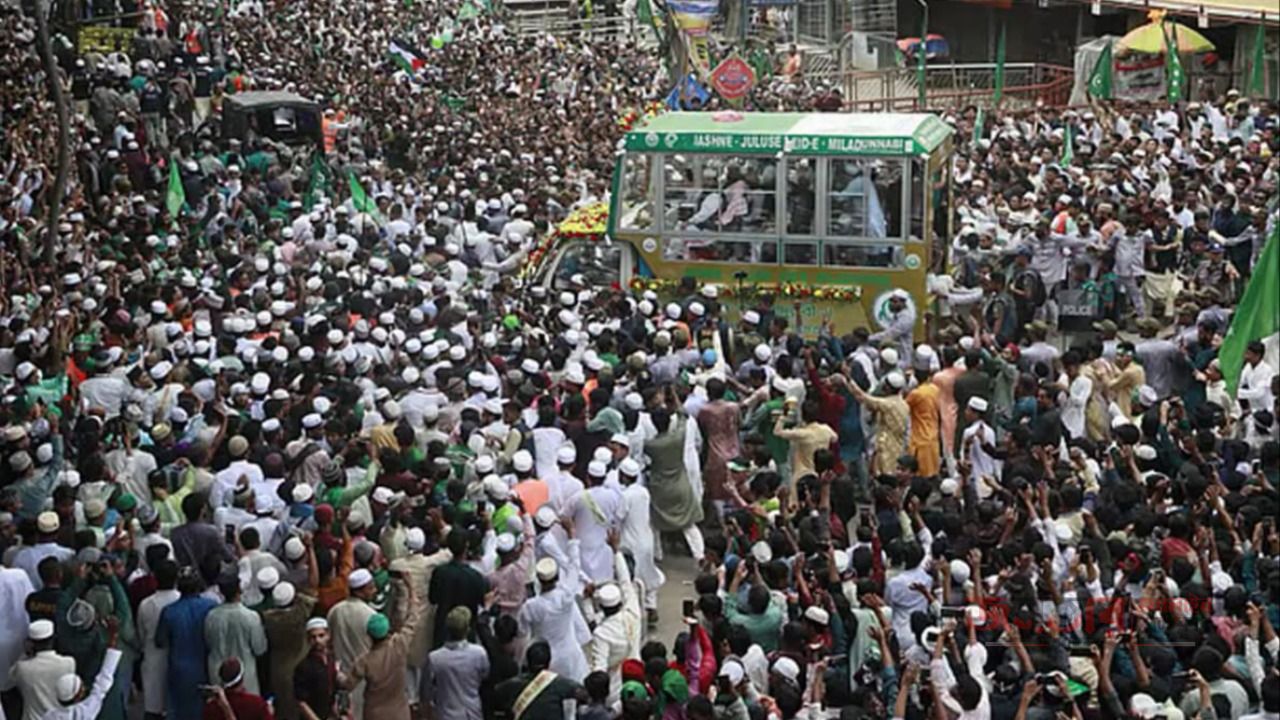 জশনে জুলুসে মুখর চট্টগ্রাম, অংশ নিলেন লাখো মানুষ