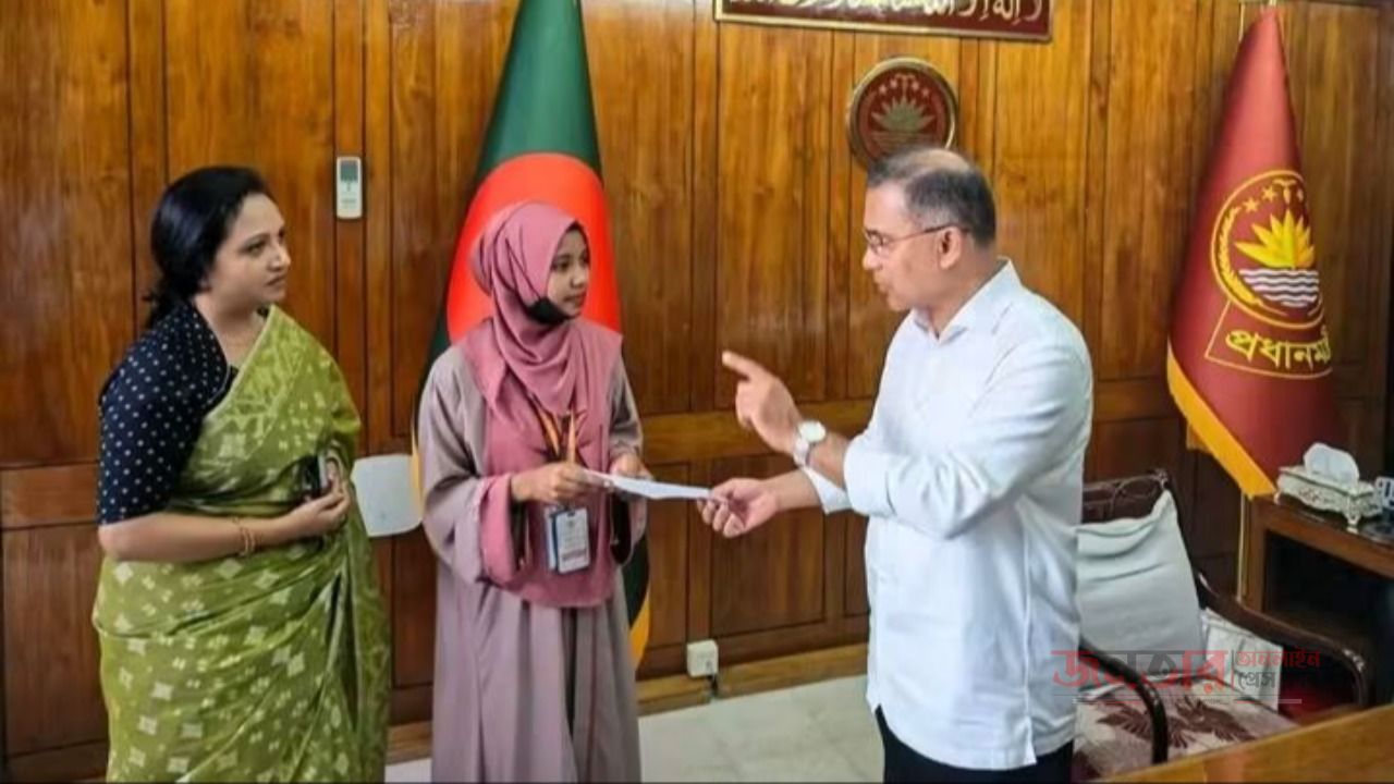 অর্থসংকটে থমকে যাওয়া চিকিৎসক হওয়ার  স্বপ্ন পূরণে ফাতেমার পাশে প্রধানমন্ত্রী তারেক রহমান 