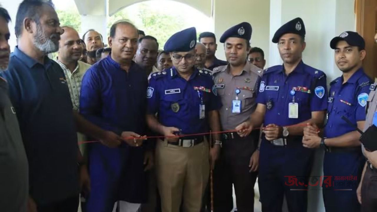 প্রতিবেদন বিষয়: বেগমগঞ্জের বাংলাবাজারে অস্থায়ী পুলিশ ক্যাম্প উদ্বোধন ""