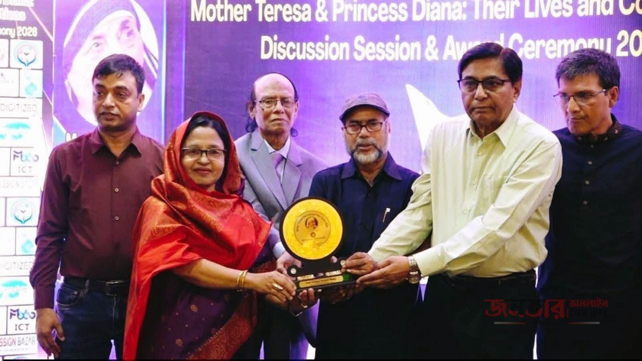 🌸 শিক্ষাক্ষেত্রে অনন্য অবদানের স্বীকৃতি &ldquo;Mother Teresa Peace Award&rdquo; পেলেন মোহাম্মদপুর মহিলা কলেজের অধ্যক্ষ চলতি দায়িত্বপ্রফেসর  ফরহানা ইয়াসমিন রুবি।