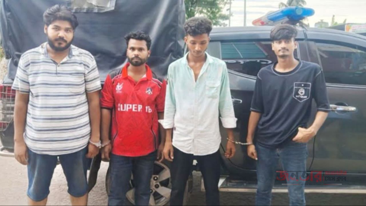 বিষয়: নোয়াখালী সদরে মাদকবিরোধী অভিযানে ৪ জন আটক, ভ্রাম্যমাণ আদালতে সাজা