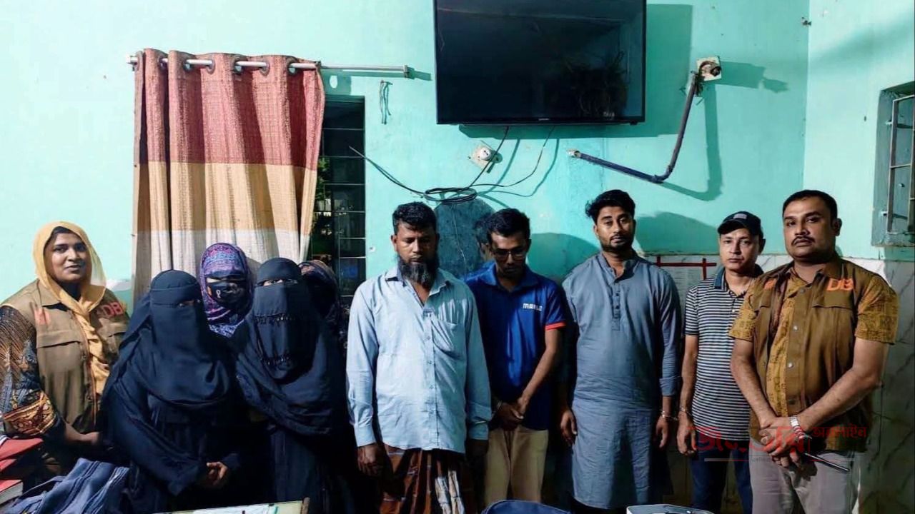বিষয়: চৌমুহনীতে আবাসিক হোটেলে অভিযান, অনৈতিক কাজের অভিযোগে ৮ জন আটক ।