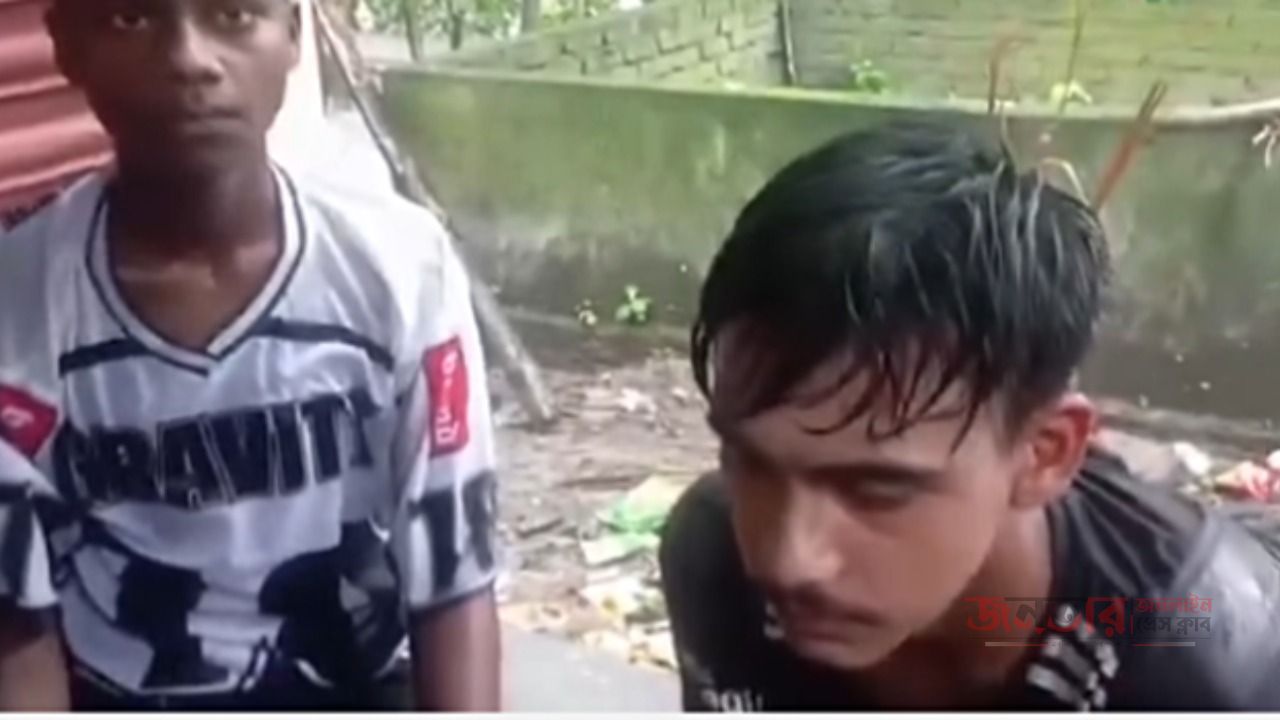 মাদারীপুরে ইয়াবা সেবনকালে দুই যুবককে আটক করে স্থানীয়রা