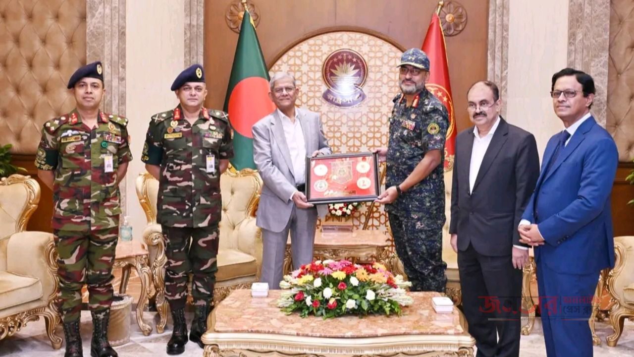 মহামান্য রাষ্ট্রপতির সঙ্গে আনসার-ভিডিপি মহাপরিচালকের সৌজন্য সাক্ষাৎ