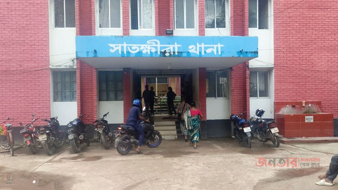 ৫৬ বোতল কোরেক্সসহ সাতক্ষীরায় দুই পুলিশ সদস্য গ্রেপ্তার