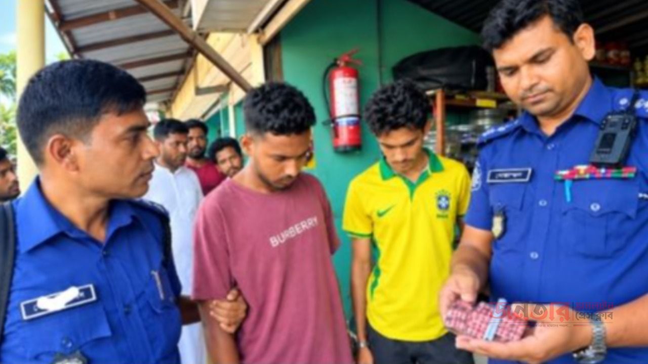 ভারতীয় নেশাজাতীয় &lsquo;টাপেন্টাডল&rsquo; ট্যাবলেটসহ দুই মাদক কারবারিক কে আটক করেছে পুলিশ।