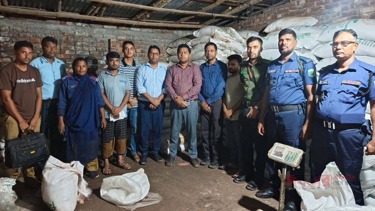 অবৈধভাবে সার ও কিটনাশক মুজুদ