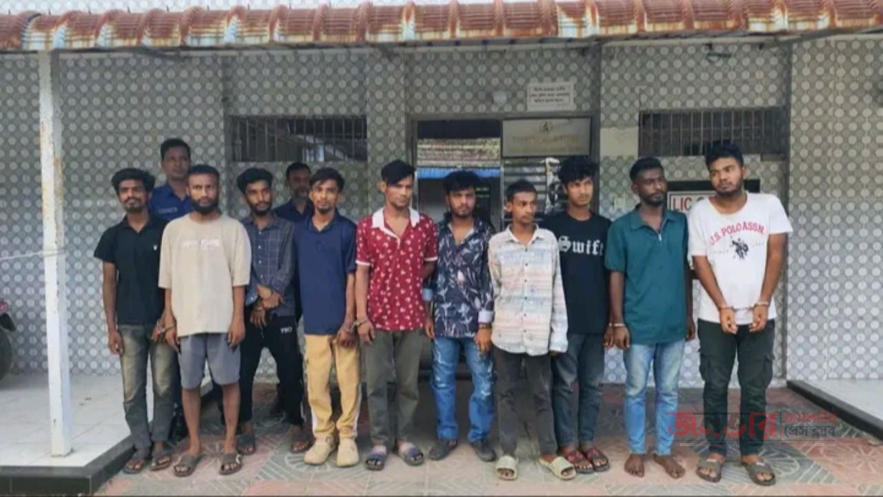 কুমিল্লায় সাঁড়াশি অভিযানে চিহ্নিত ১০ ছিনতাইকারী গ্রেপ্তার