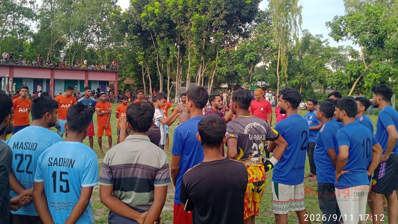 চর ভুরুঙ্গামারী যুব সংঘের উদ্যোগে ফুটবল খেলার আয়োজন করেন। 