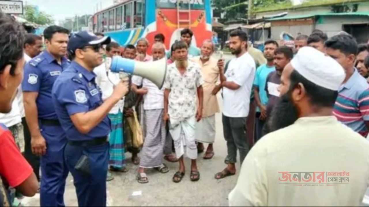 অটোরিকশা-অটোবাইক চুরি-ছিনতাই প্রতিরোধে নীলফামারীতে চালকদের নিয়ে বিট পুলিশিং