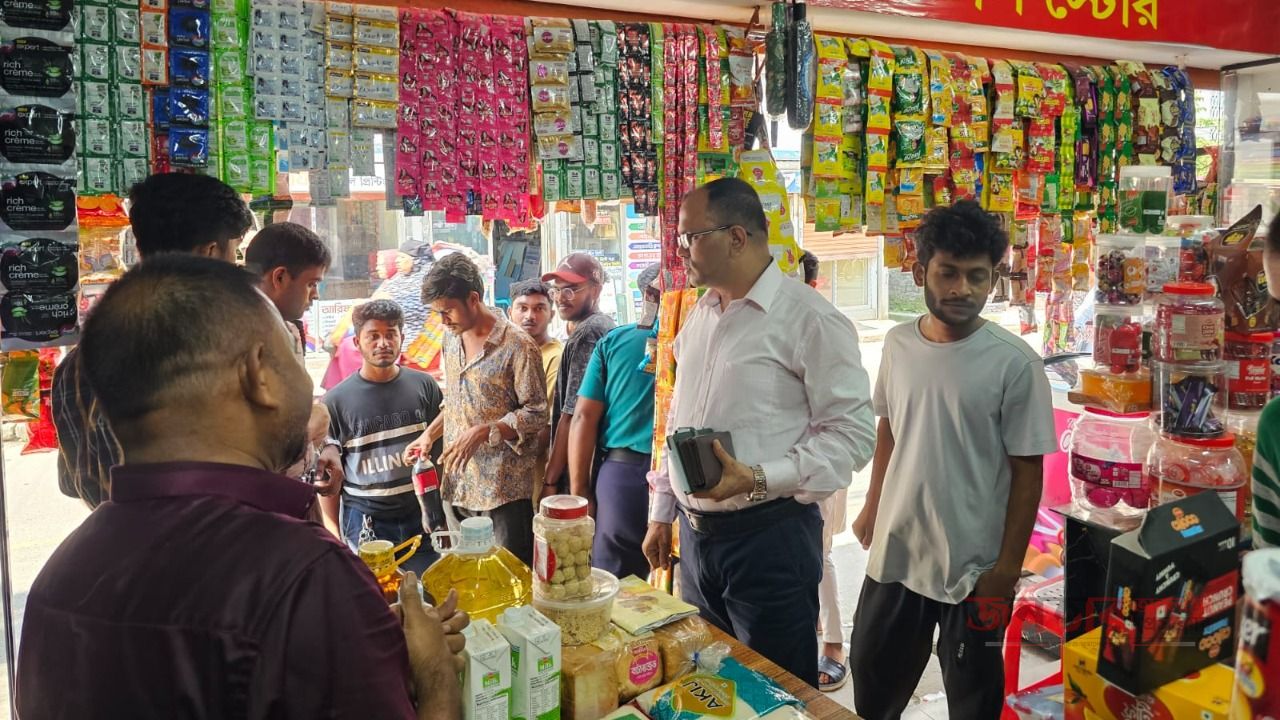 &lrm;খুলনায় ভোক্তা-অধিকারের অভিযানে ১৩ প্রতিষ্ঠানকে ১ লাখ ৮২ হাজার টাকা জরিমানা