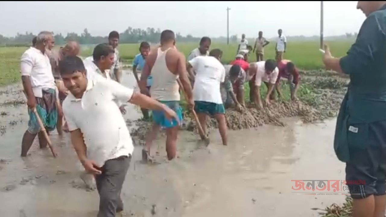 গাইবান্ধায় সদর উপজেলায় জনগণের উদ্যোগে ঝিনিয়ার বিলে স্বেচ্ছাশ্রমে খাল খনন