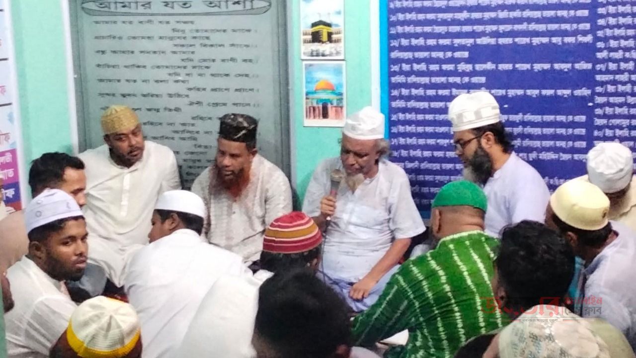 গতকাল রোজ শুক্রবার বাদ এশা কুমিল্লা মহানগরীর হজরতপাড়া দায়রায়ে এনকান গাউছিয়া গফুরীয়া দরবার শরীফে ঈদ-ই- মিলাদুন্নবী সাল্লাল্লাহু আলাইহি ওয়াসাল্লাম উপলক্ষে ও ফাতেহায়ে ইয়াজদাহম মাহফিল অনুষ্ঠিত হয়। 