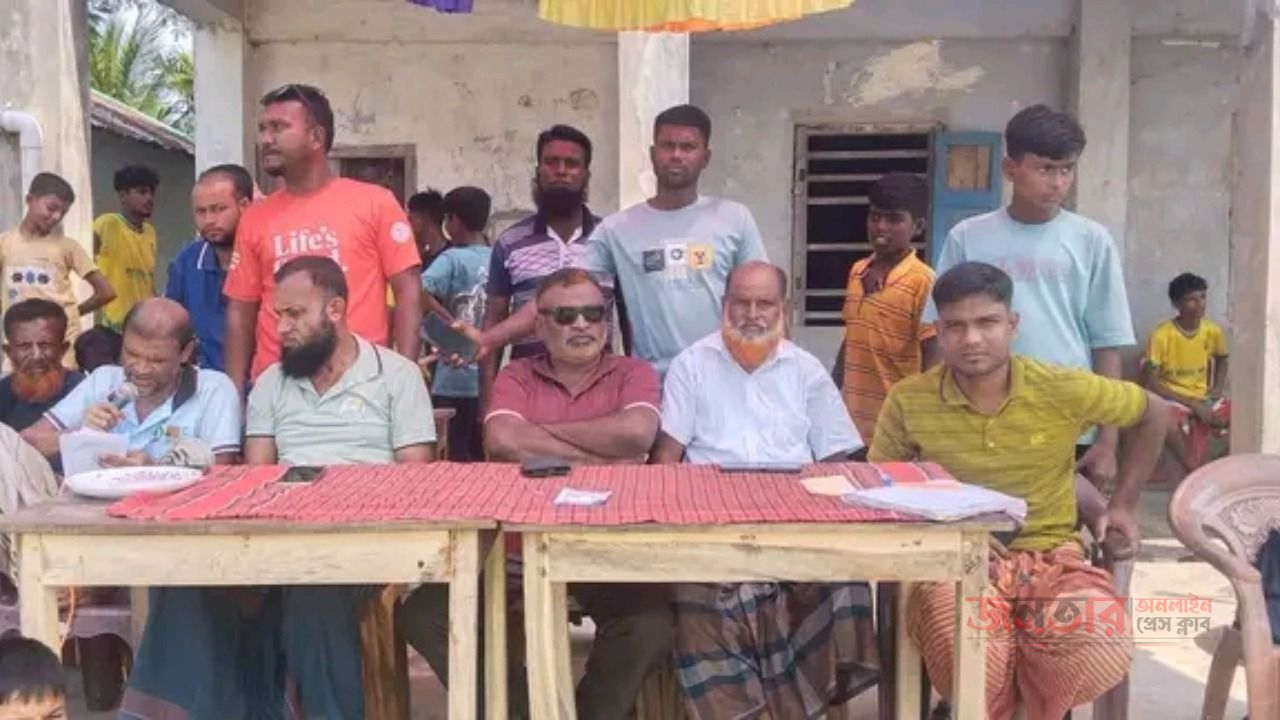সুতারখালীতে প্রীতি ফুটবল টুর্নামেন্টের ফাইনাল চ্যাম্পিয়ন নলিয়ান প্রভাতী সংঘ