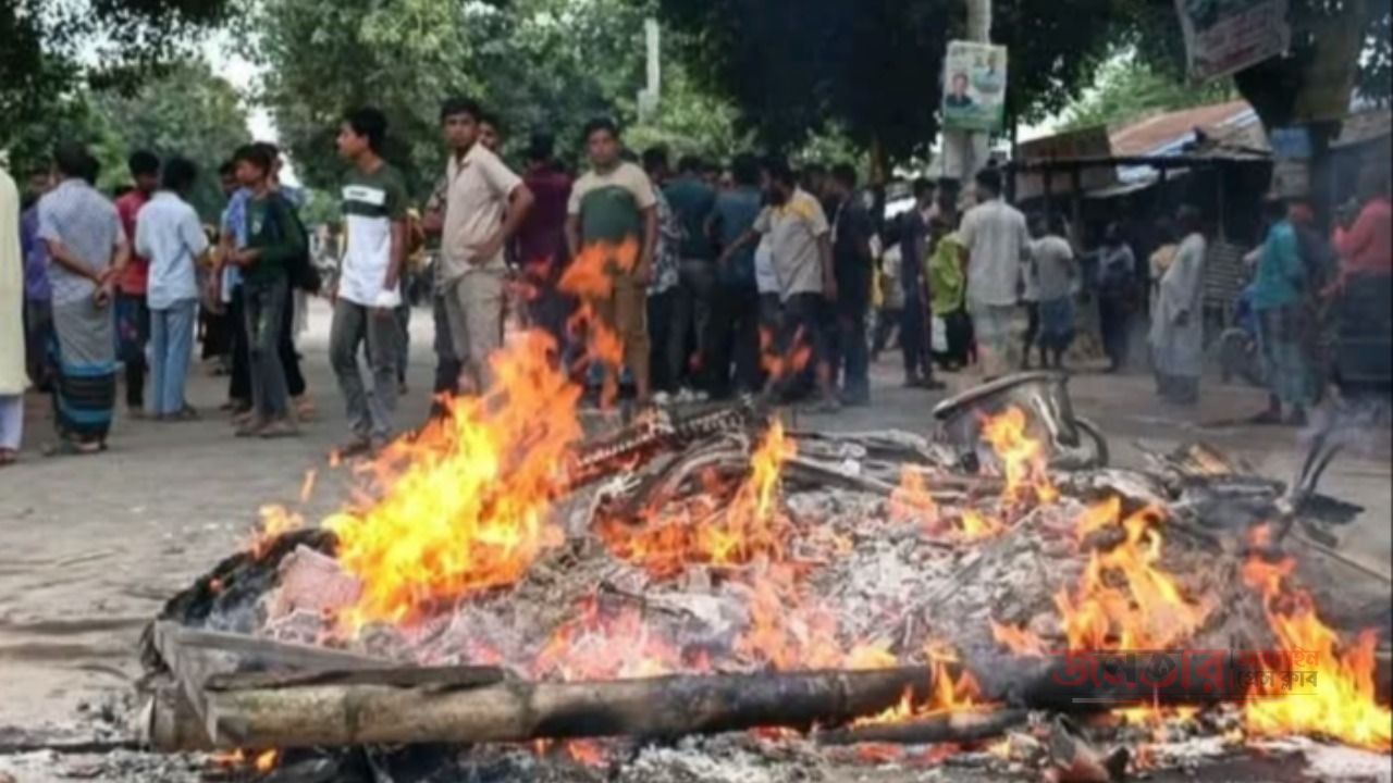  দিনাজপুর সদর উপজেলার নশিপুর জামতলী বাজারে চার বছরের এক শিশুর মৃত্যুর ঘটনায় জড়িতদের শনাক্ত ও সুষ্ঠু বিচারের দাবিতে সড়ক অবরোধ ও বিক্ষোপভ