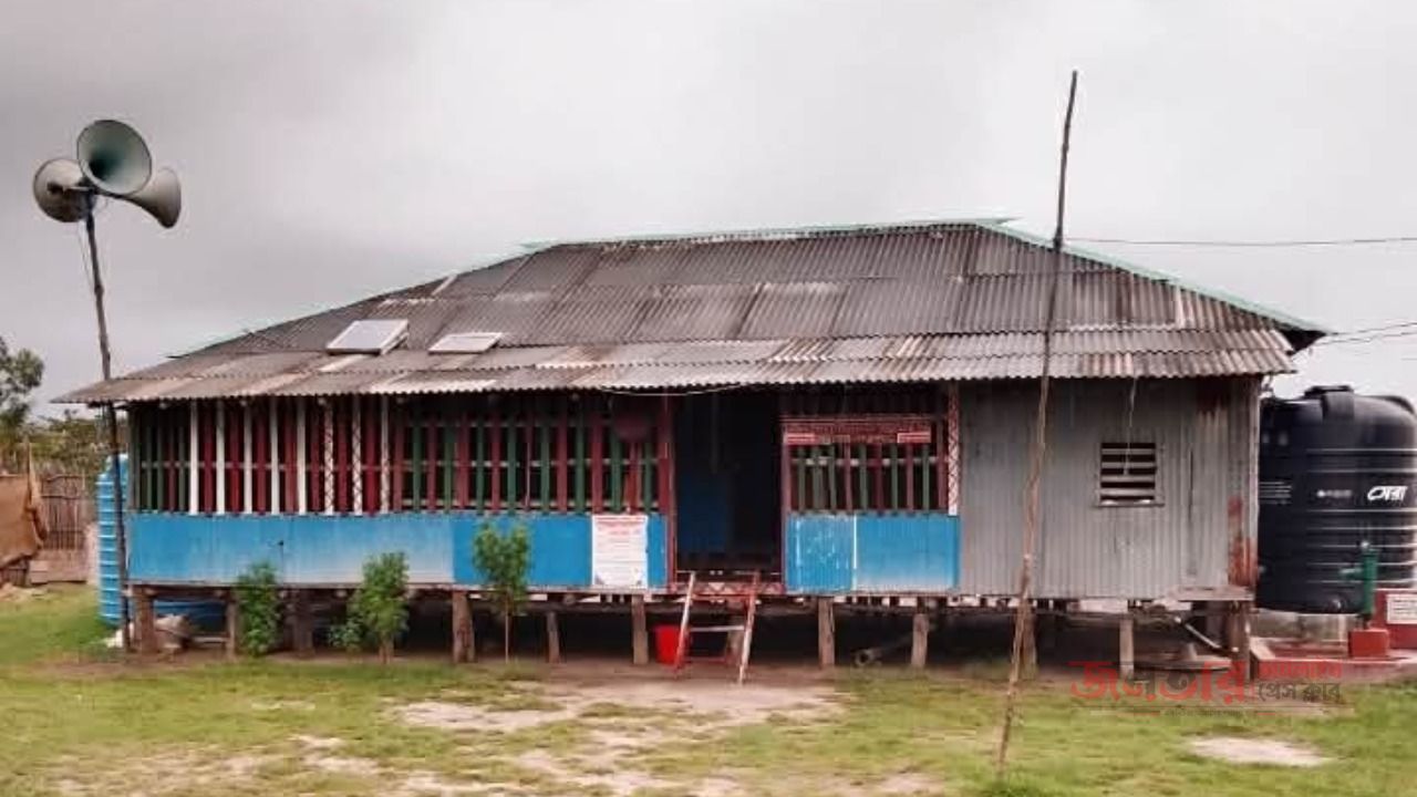 দাকোপে জরাজীর্ণ মসজিদ পুনর্নির্মাণে এমপির হস্তক্ষেপ ও সহযোগিতা কামনা