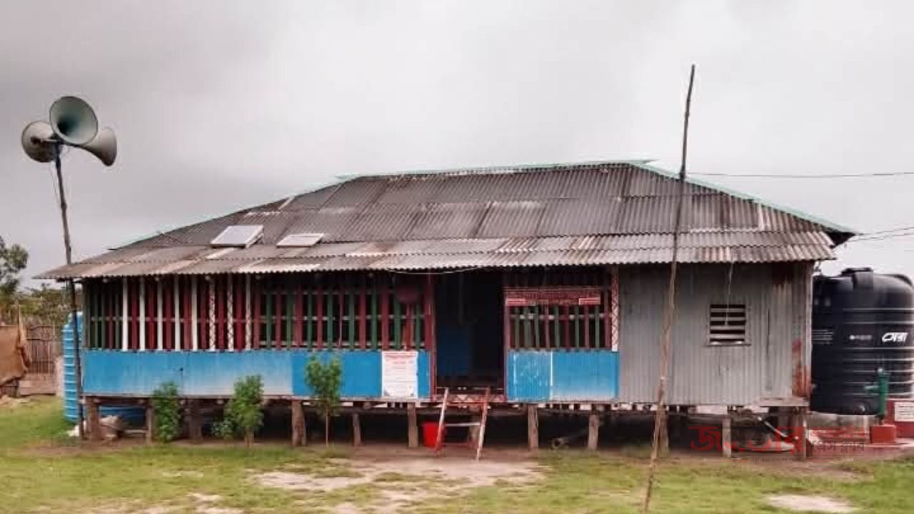দাকোপে জরাজীর্ণ মসজিদ পুনর্নির্মাণে এমপির হস্তক্ষেপ ও সহযোগিতা কামনা