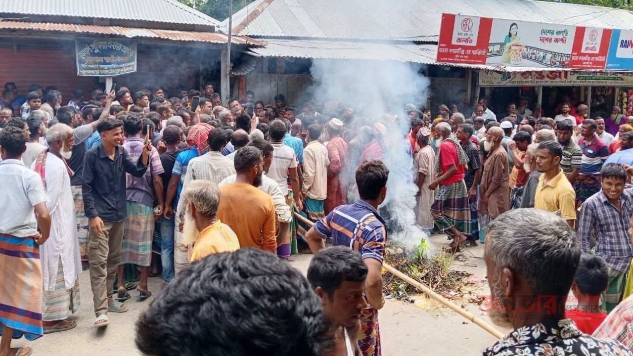 কুড়িগ্রামে অতিরিক্ত সার বরাদ্দের পরও সংকট: বিভিন্ন উপজেলায় কৃষকদের সড়ক অবরোধ ও বিক্ষোভ