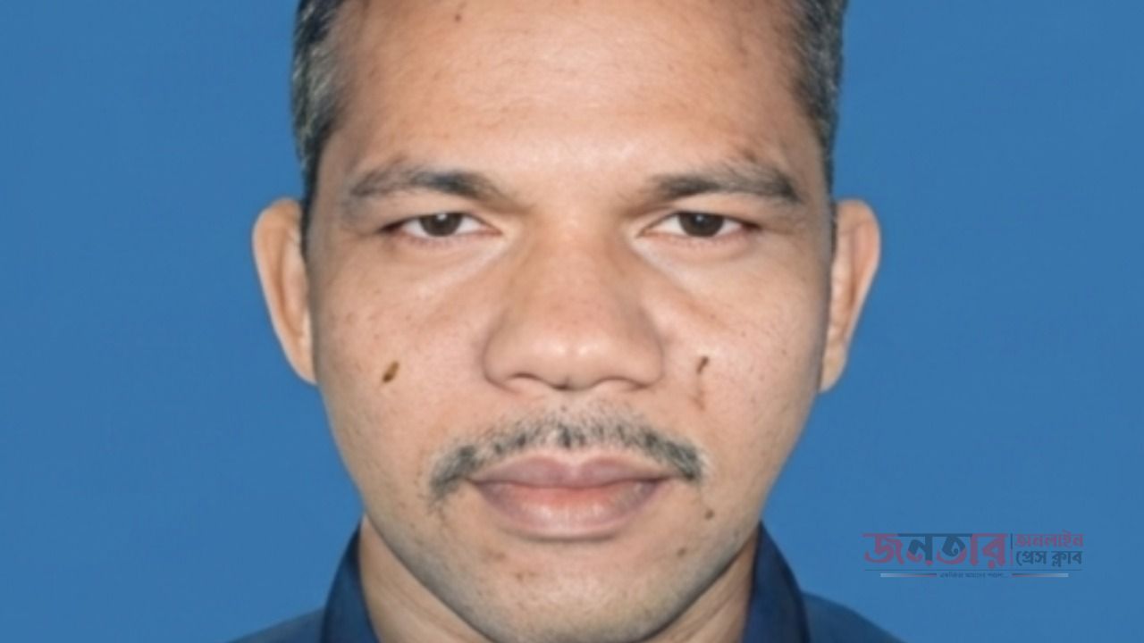 স্মৃতির পাতায় বাবাকে যখনই মনে পড়ে দুচোখ  &lrm;ভিজে ওঠে কান্নায় ভুলতে পারিনা বাবা
