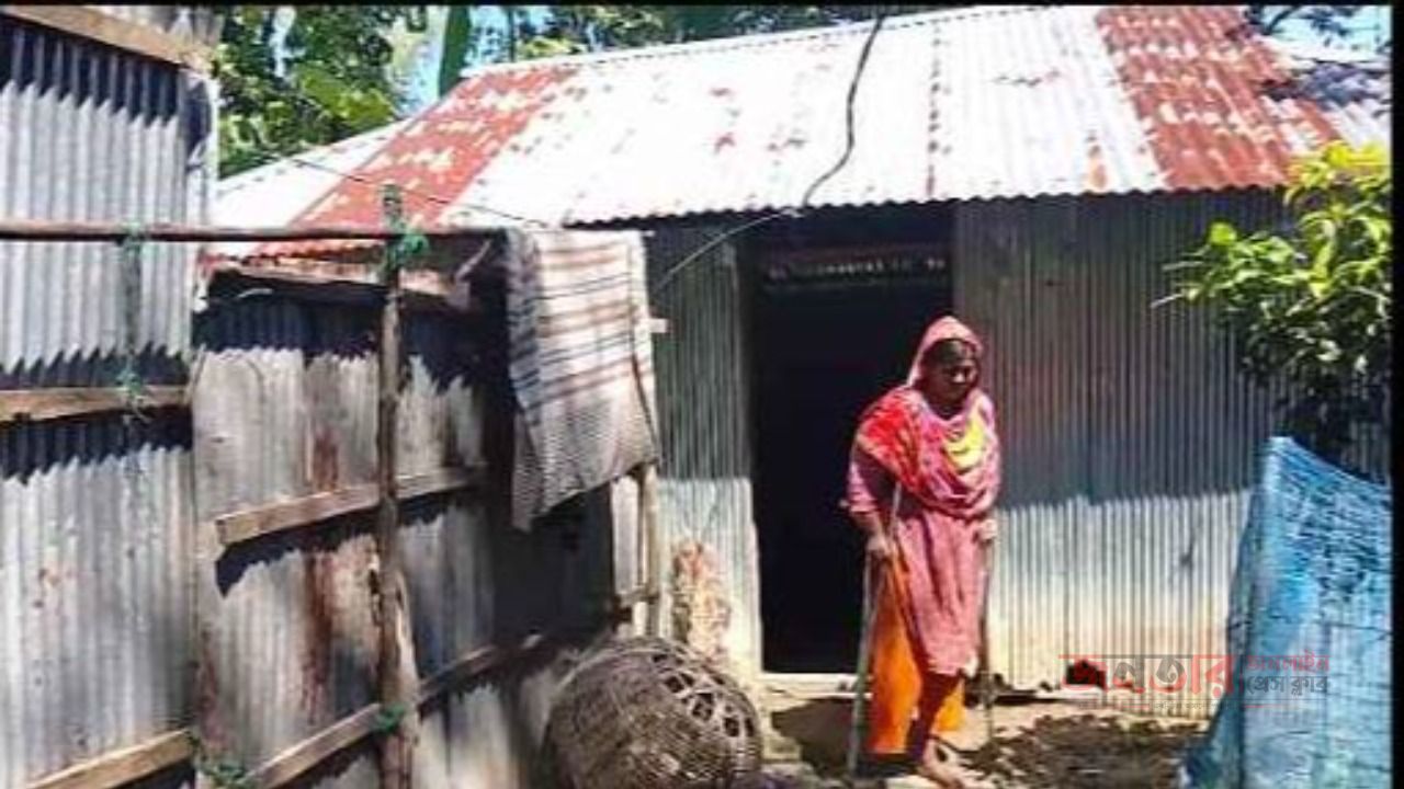 বিয়ের পিরিতে বসা হয়নি পঙ্গু ভূমিহীন রুবিনার।