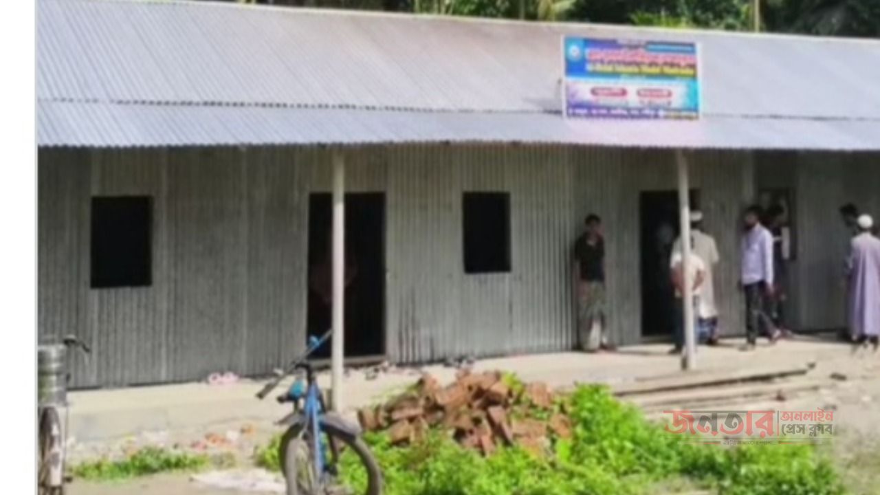 ভবানী গঞ্জ রাতের আধাঁরে গ্যাস সিলেন্ডার দিয়ে মাদ্রাসায় আগুন দিল দূবৃর্ত্তরা