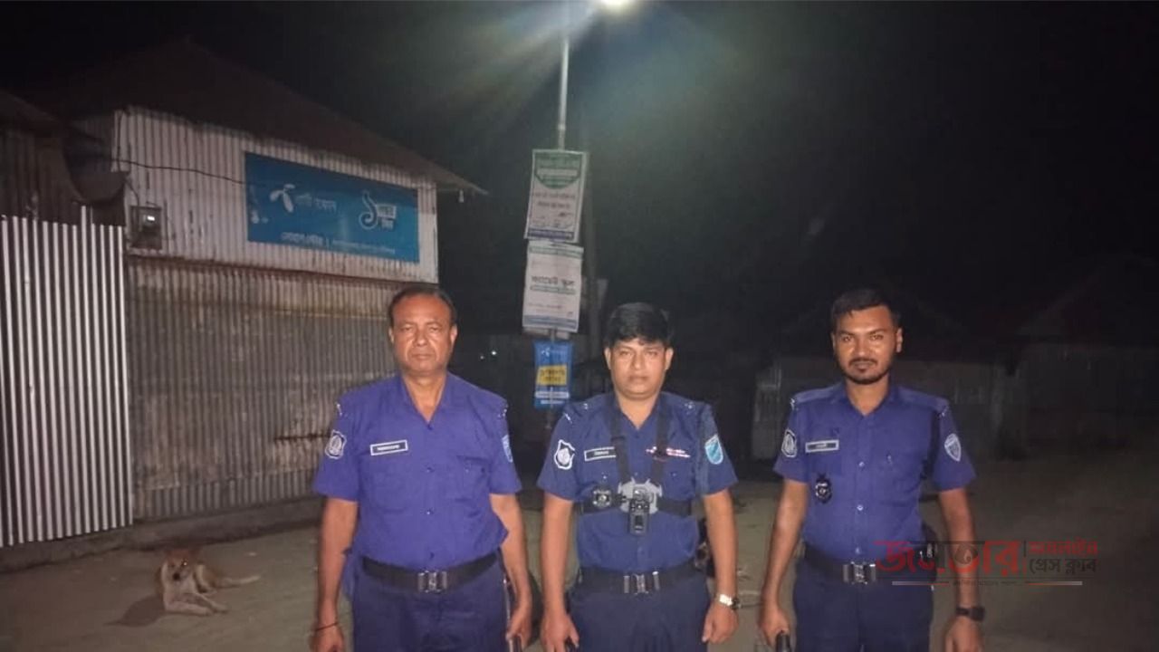 গভীর রাতে দৌলতপুর থানা পুলিশের ডিউটিতে তৎপরতা, প্রশংসায় দৌলতপুরবাসী  