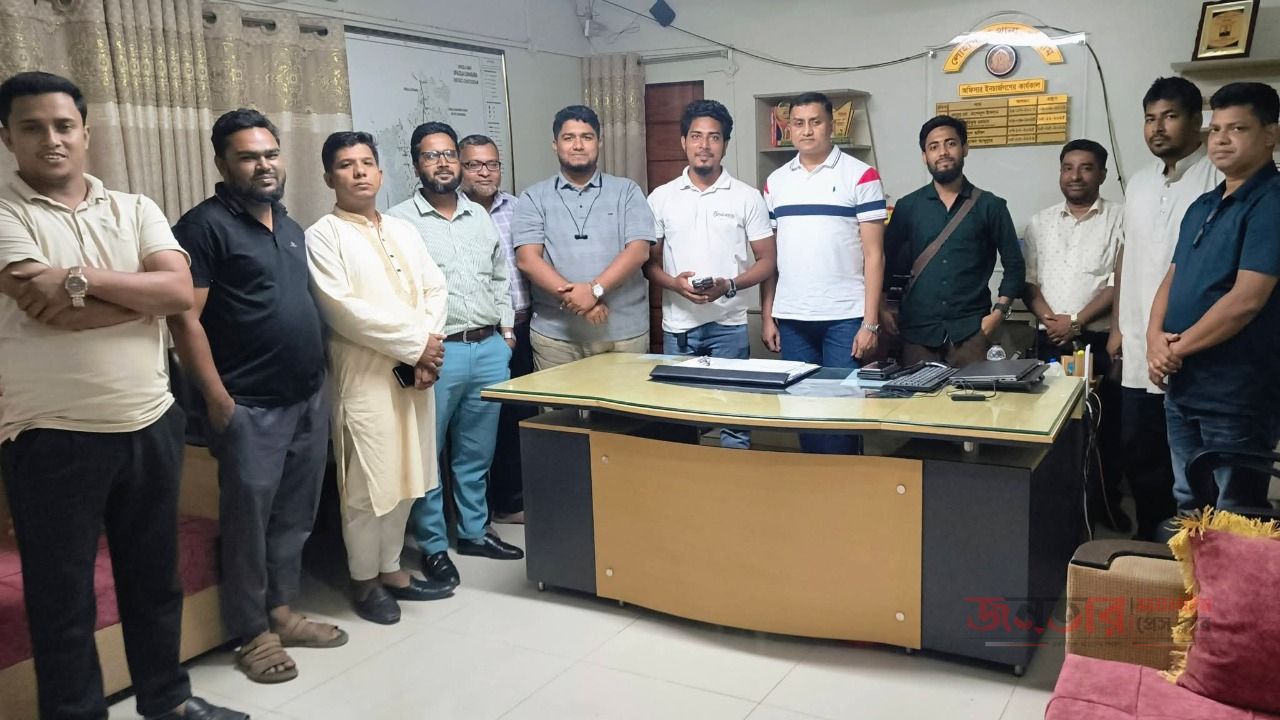 আমিরাবাদের আইনশৃঙ্খলা পরিস্থিতি নিয়ন্ত্রণে লোহাগাড়া ওসির জরুরি মতবিনিময় সভা
