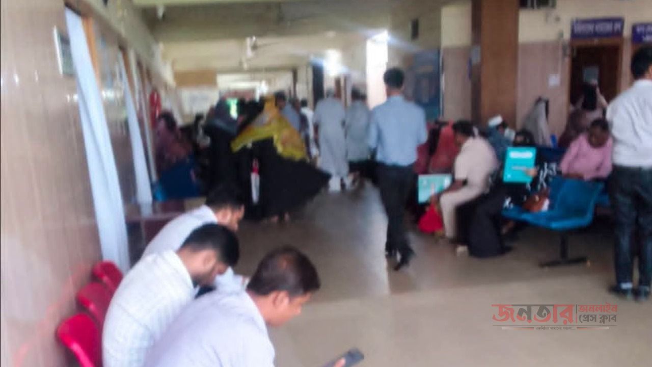 কেরানীহাট আশ শেফা মেডিক্যালে রোগীদের দীর্ঘ অপেক্ষা, ওষুধ কোম্পানির প্রতিনিধিদের ভিড়ে ভোগান্তির অভিযোগ
