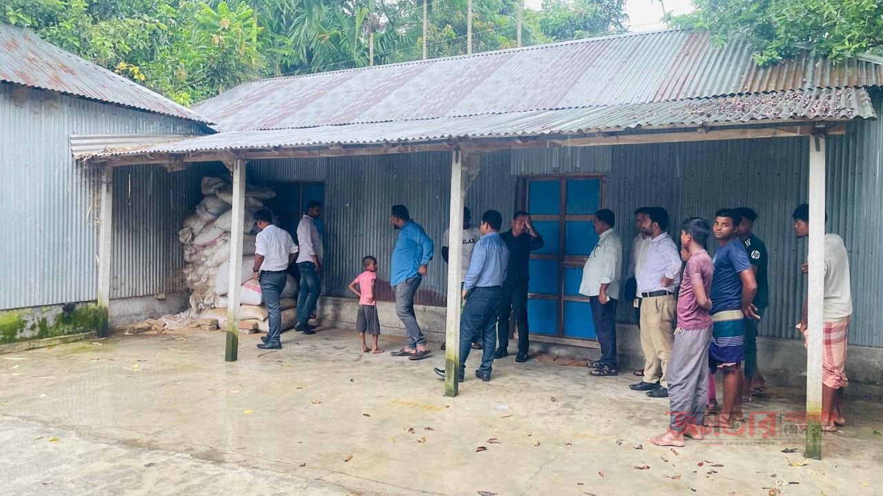 রংপুরে অবৈধ বিড়ি তৈরির লেভেল জব্দ, ভ্যাট কমিশনারেটের অভিযান