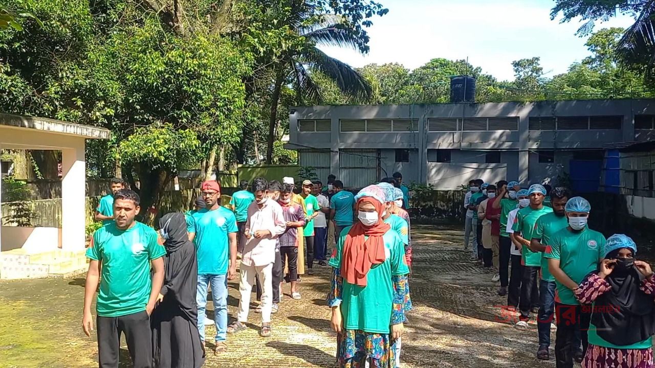 রাঙ্গুনিয়ায় হুমাম কাদের ও সামাঞ্জার খানের তত্ত্বাবধানে ডেঙ্গু প্রতিরোধে পরিচ্ছন্নতা অভিযান