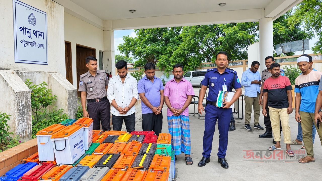 লুন্ঠিত ৯৫ অটোরিকশার ব্যাটারি উদ্ধার, গ্রেপ্তার ৩