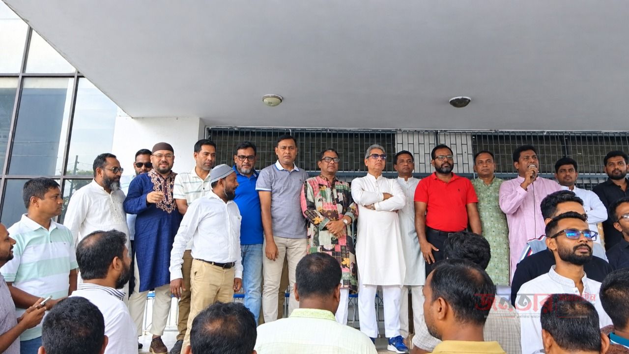 নিষিদ্ধ আওয়ামীলীগের বিরুদ্ধে ময়মনসিংহে ছাত্রদল-যুবদল-স্বেচ্ছাসেবকদলের যৌথ বিক্ষোভ সমাবেশে তানভিরুল ইসলাম টুটুলের যোগদান