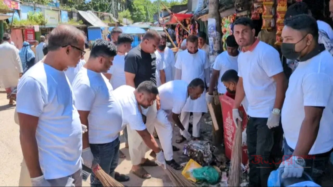 রাঙ্গুনিয়ার রানীরহাট বাজারে ডেঙ্গু প্রতিরোধে ব্যাপক পরিচ্ছন্নতা অভিযান