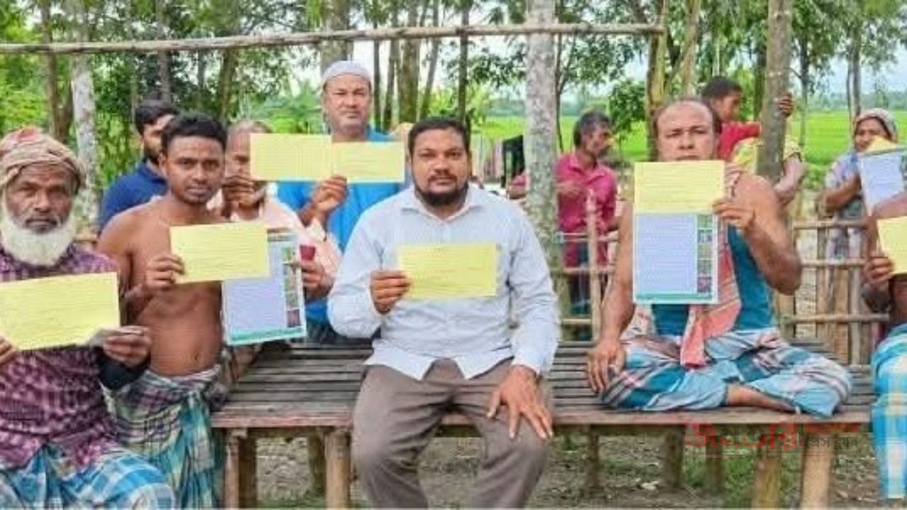 সার নিতে জলঢাকার কৃষকেরা পাচ্ছেন &lsquo;সার কাড