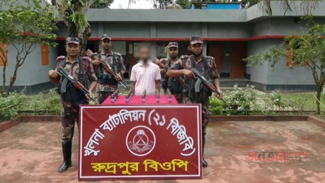 শার্শার রুদ্রপুর সীমান্তে ভারতীয় উইনিক্স সিরাপসহ মাদক কারবারি আটক