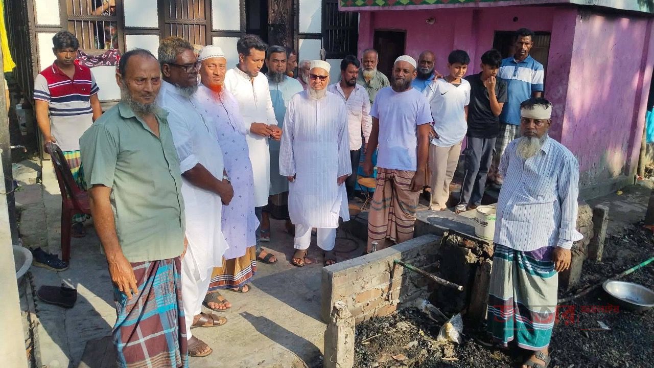 শ্রীনগরে অগ্নিকাণ্ডে ক্ষতিগ্রস্ত পরিবারকে সহায়তা ও সহযোগিতার আশ্বাস সাঈদ হোসেন মিন্টুর 