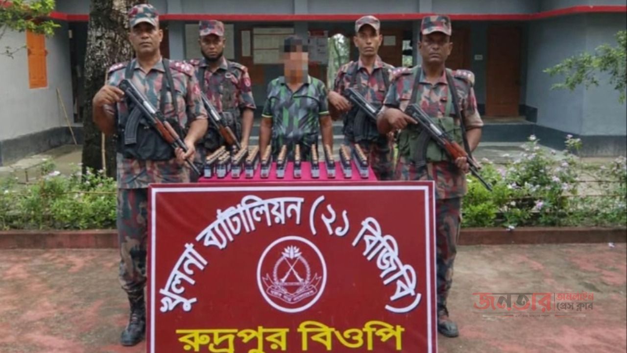 শার্শার রুদ্রপুর সীমান্তে ভারতীয় উইনিক্স সিরাপসহ মাদক কারবারি আটক